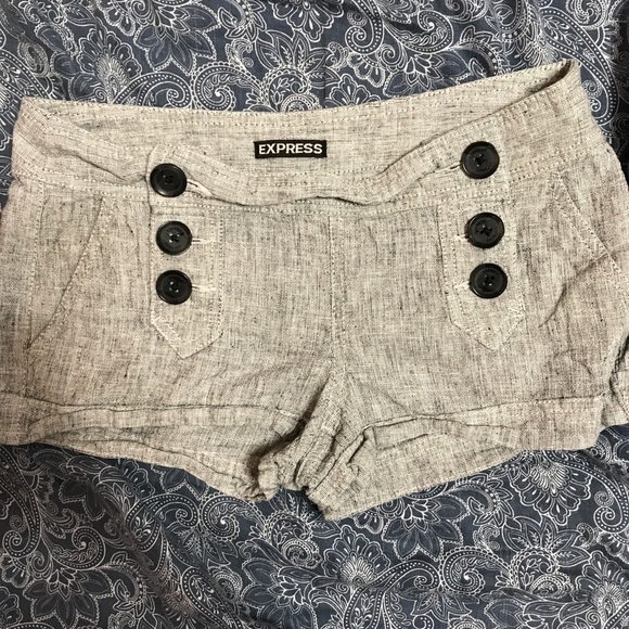 Two pairs of Express shorts size 00 - Picture 1 of 6
